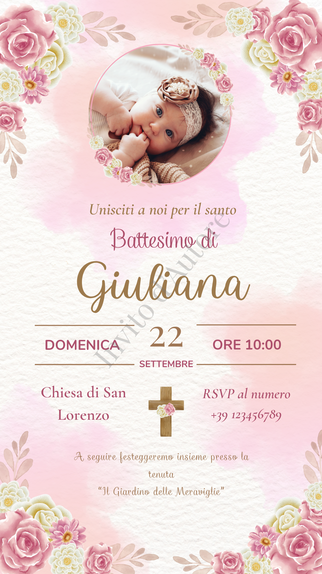 Immagine di invito digitale per battesimo di bambina con sfondo bianco, dettagli rosa e immagine di bambina, elegante e personalizzato realizzato da Invito d’autore.
